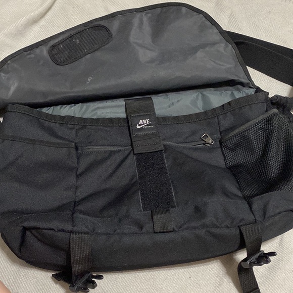 Nike messenger bag - Picture 2 of 4